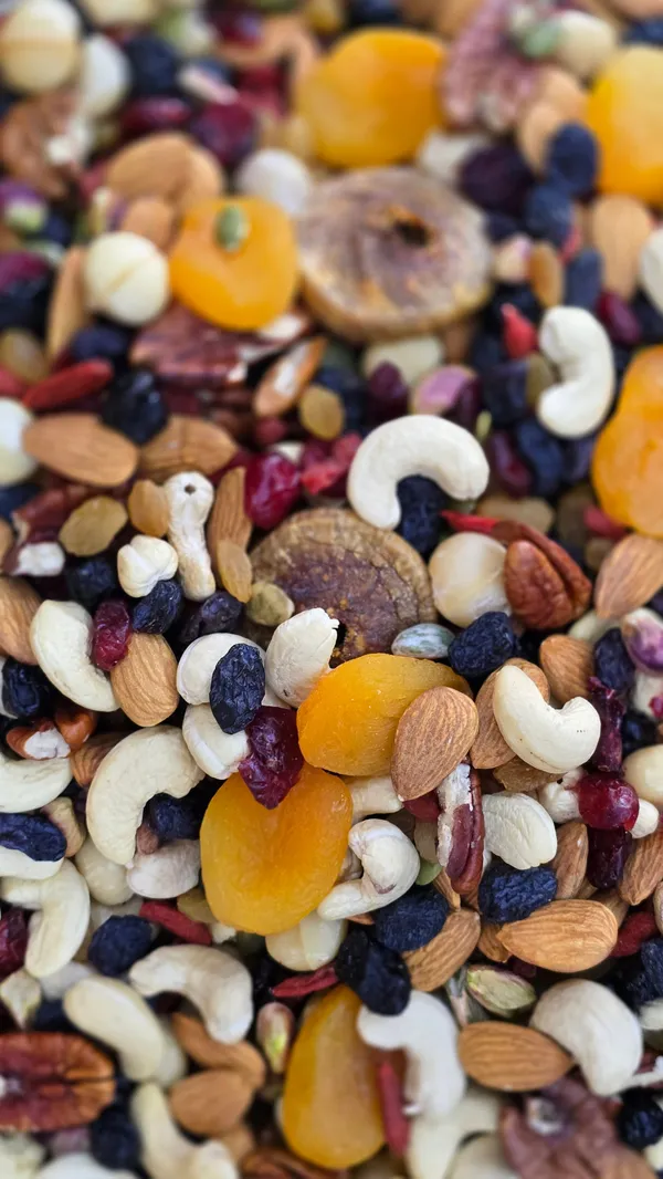 Premium_Dry_Fruit_Mix_with_Cashew,_Almond,_Apricot_&_Berries