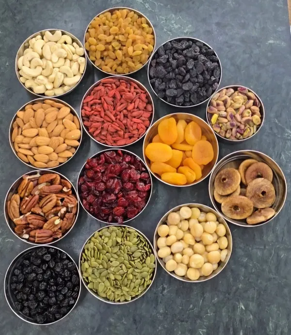 Premium_Dry_Fruit_Mix_with_Cashew,_Almond,_Apricot_&_Berries