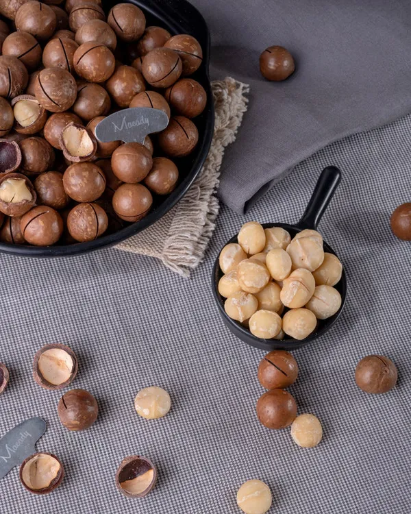 Premium_Macadamia_Nuts_with_Shell