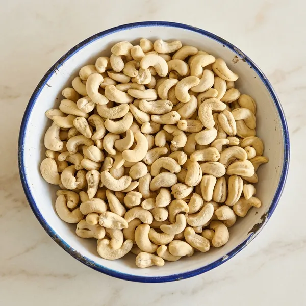 Premium_Whole_Cashew_Nuts_�_W320_Grade