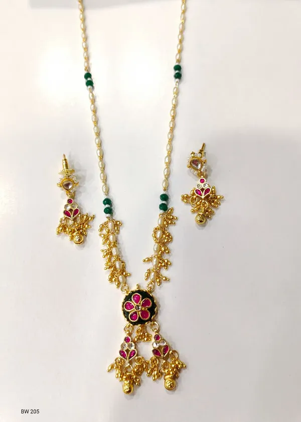 Gold_Brass_Copper_Pachi_Kundan_Necklace_Set_For_Women