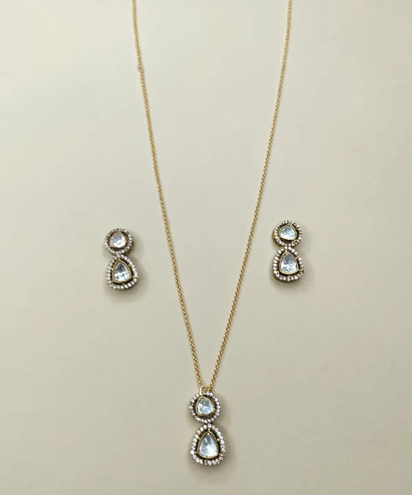 Gold_Brass_Copper_Moissanite_Stone_Necklace_Set_For_Women