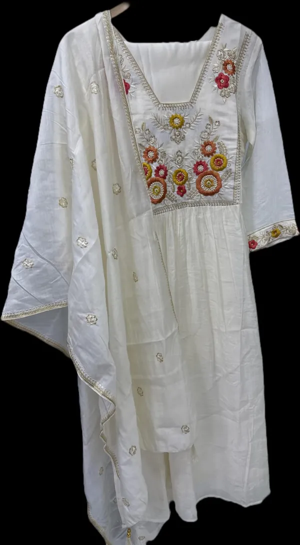 White_Top-Duptta_Mal_Chaneri_Bottam_Roman_Inner_Cottan_Straight_Floral_Embroidered_And_Hand_Work_Kurta_Set_For_Women