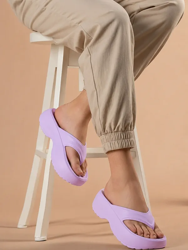 Lavender_Daisy_V-Shaped_Flip_Flop_For_Women