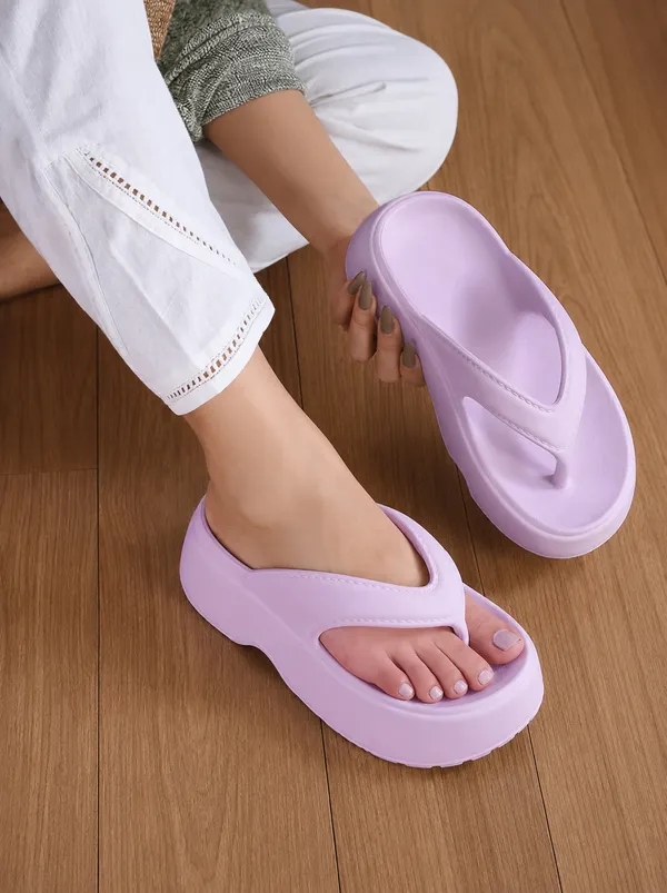 Lavender_Daisy_V-Shaped_Flip_Flop_For_Women