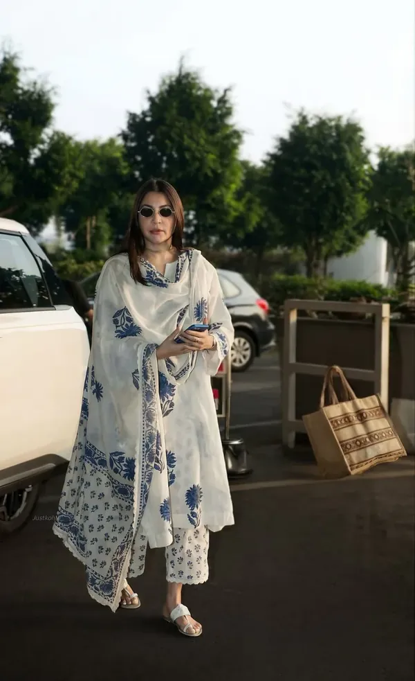 Blue_And_White_Floral_Cotton_Kurta_Set_For_Women