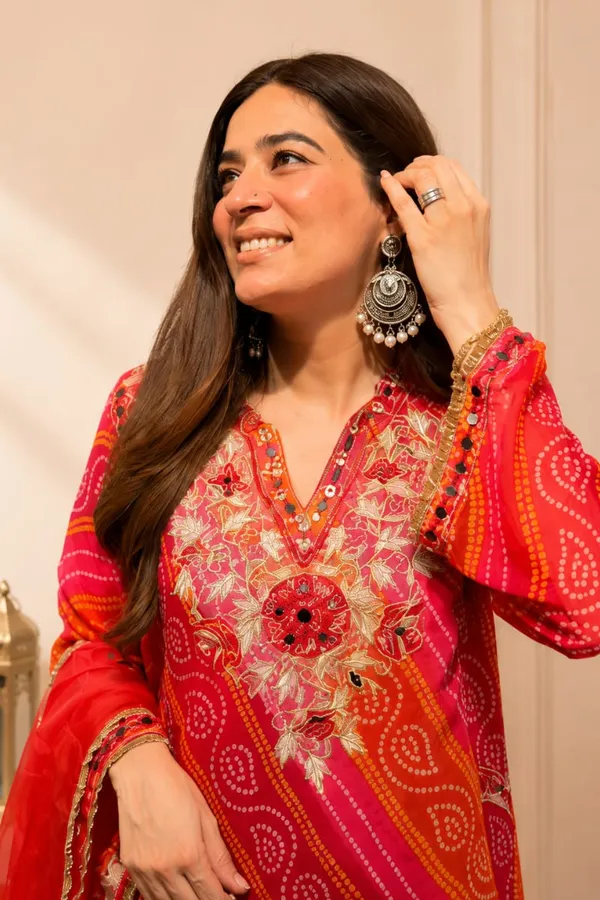 Beautiful_Red_Bandhani_Suit_Set_for_Women