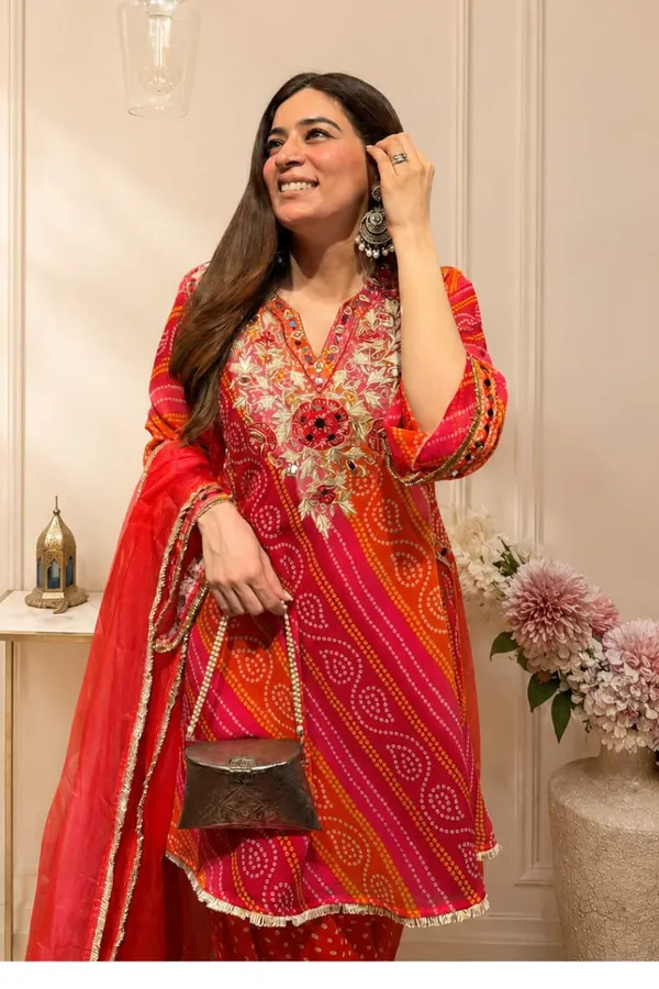Beautiful_Red_Bandhani_Suit_Set_for_Women