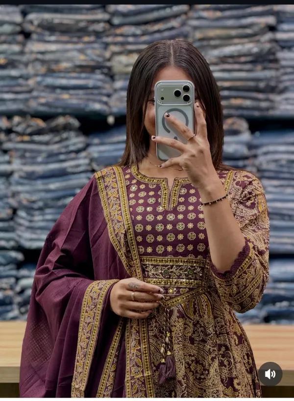 Elegant_Purple_&_Gold_Printed_Traditional_Suit