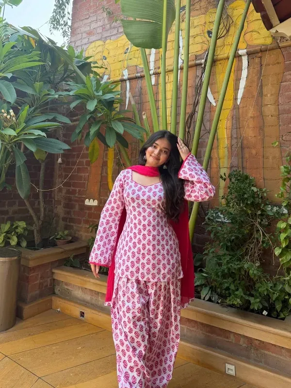 Gulabi_Ada_Farsi_Set