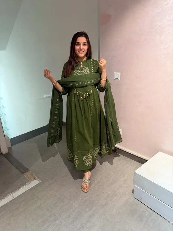 Libas_jaipur_Elegant_Olive_Green_Printed_Kurta_Set_for_Women