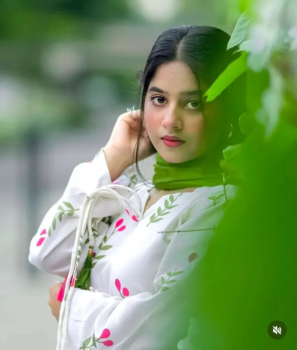White_Floral_Printed_Cotton_Kurta_Set_with_Farshi_Salwar_&_Green_Dupatta_for_Women