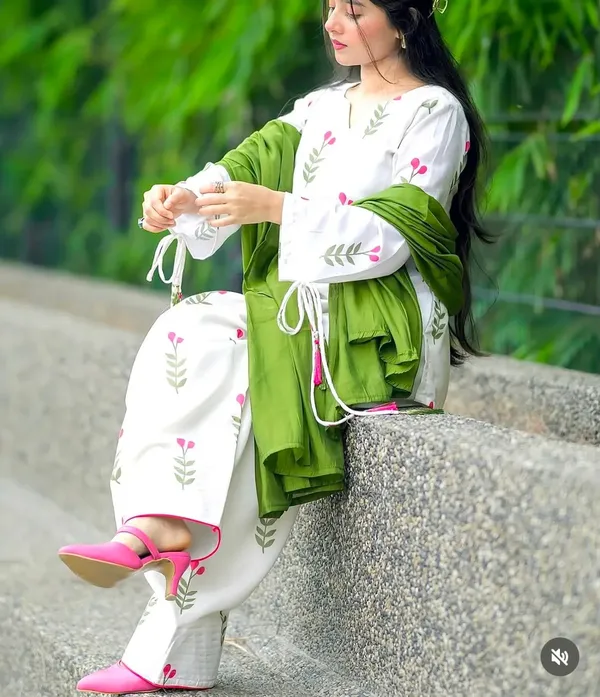 White_Floral_Printed_Cotton_Kurta_Set_with_Farshi_Salwar_&_Green_Dupatta_for_Women