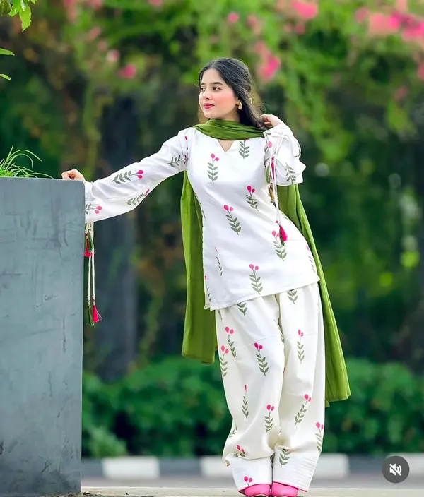 White_Floral_Printed_Cotton_Kurta_Set_with_Farshi_Salwar_&_Green_Dupatta_for_Women