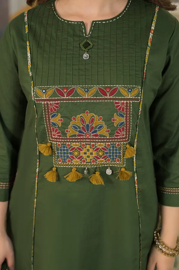Women’s_Olive_Green_Embroidered_Anarkali_Kurta_Pant_Set_with_Printed_Dupatta_