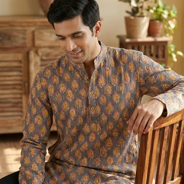 Mustard_Yellow_Cotton_Paisley_Print_Short_Kurta_For_Men