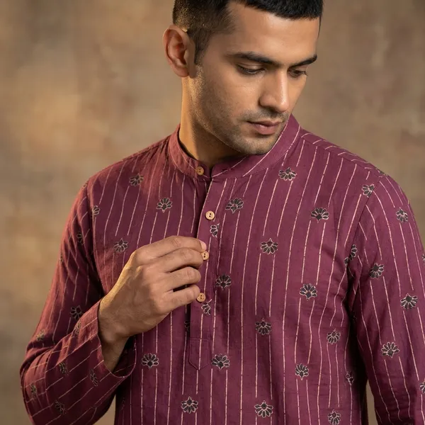 Maroon_Cotton_Floral_Buti_Print_Short_Kurta_For_Men