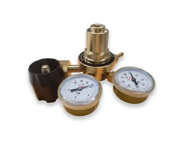 Brass_Dual_Gauge_Pressure_Regulator_With_Control_Knob