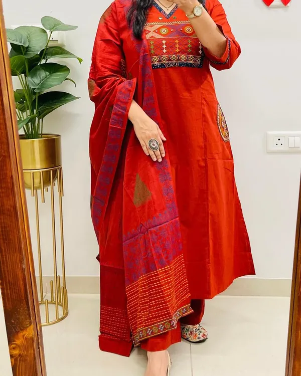 Red_Cotton_Embroidered_Ethnic_Kurta_Set_For_Women