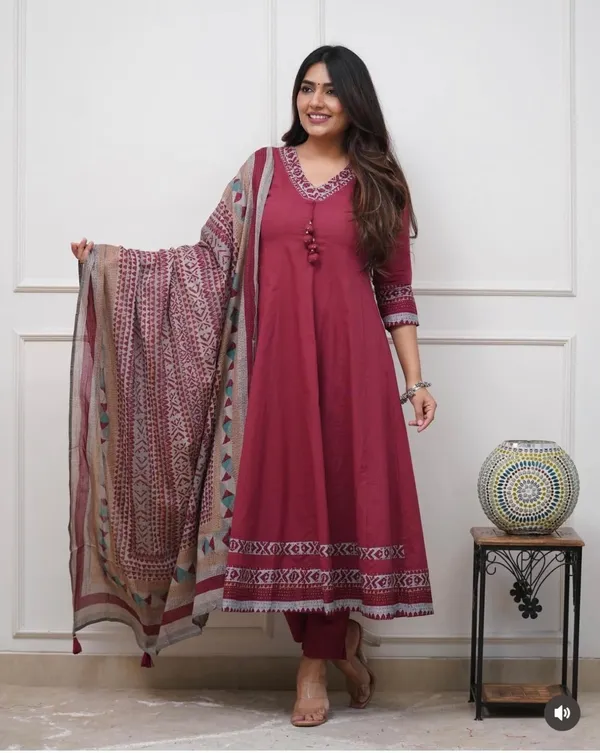 Maroon_Rayon_Embroidered_Kurta_Set_For_Women