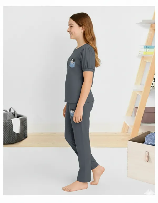 Grey_Printed_Relaxed_Night_Suit_For_Girls