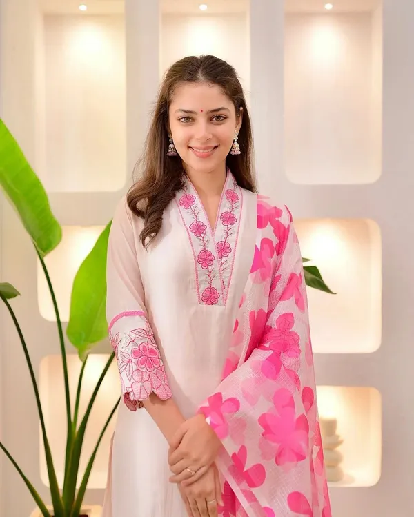 White_Cotton_Floral_Embroidered_Straight_Kurta_Set_For_Women