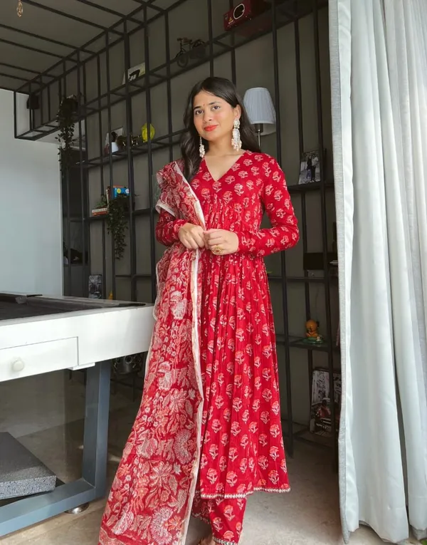 Women_Trendy_Dark_Red_Cotton_Flower_Printed_Mirror_Worked_Kurta_And_Pant_With_Cotton_Mulmul_Dupatta