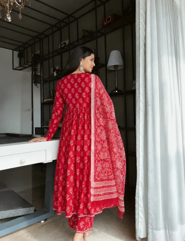 Women_Trendy_Dark_Red_Cotton_Flower_Printed_Mirror_Worked_Kurta_And_Pant_With_Cotton_Mulmul_Dupatta
