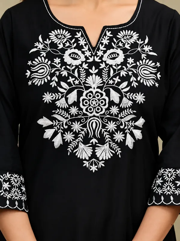 Women's_Premium_Floral_Embroidered_Kurta_Set_with_Palazzos