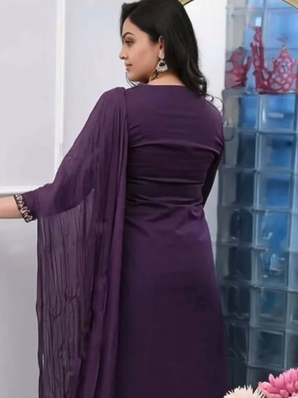 Women_Floral_Embroidered_Regular_Sequinned_Pure_Cotton_Kurta_with_Trousers_&_With_Dupatta