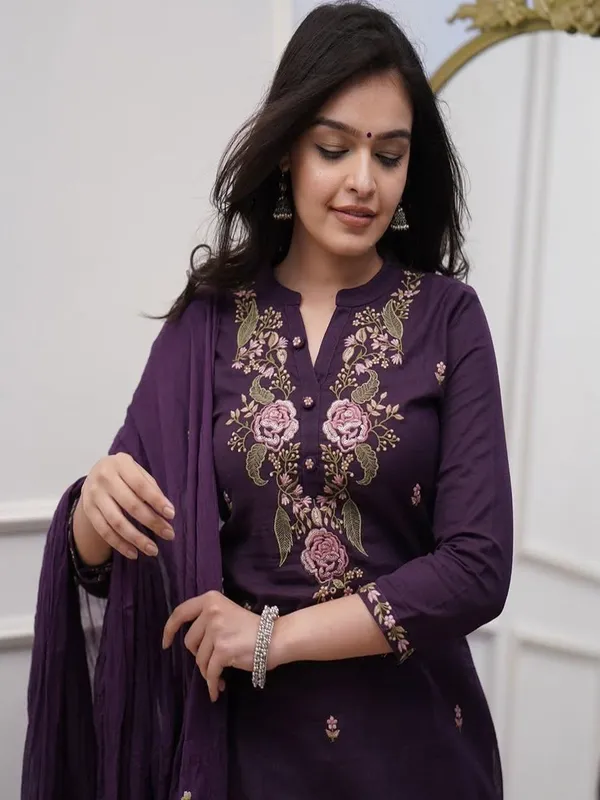 Women_Floral_Embroidered_Regular_Sequinned_Pure_Cotton_Kurta_with_Trousers_&_With_Dupatta