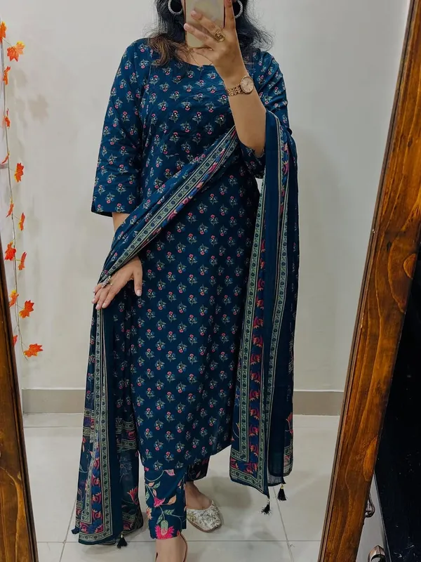 Women's_Blue_Floral_Printed_Cotton_Kurta_Pant_Set
