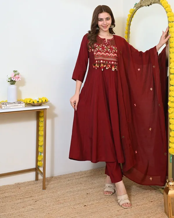Elegant_Kurta_Pant_With_Dupatta_Suit_Set