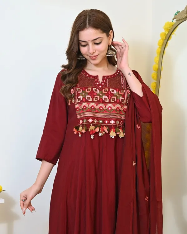 Elegant_Kurta_Pant_With_Dupatta_Suit_Set
