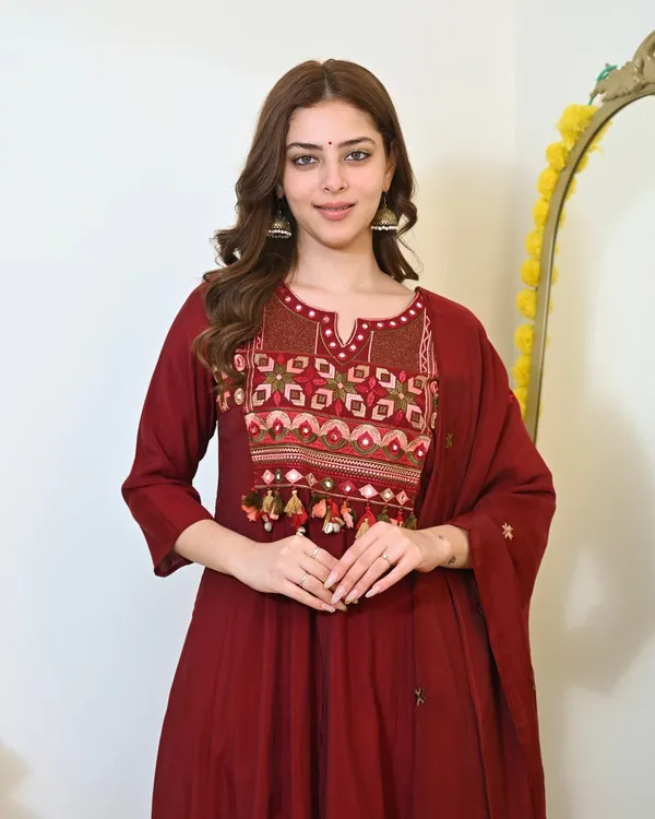 Elegant_Kurta_Pant_With_Dupatta_Suit_Set