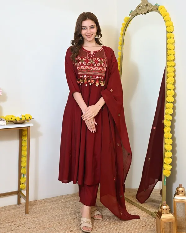 Elegant_Kurta_Pant_With_Dupatta_Suit_Set