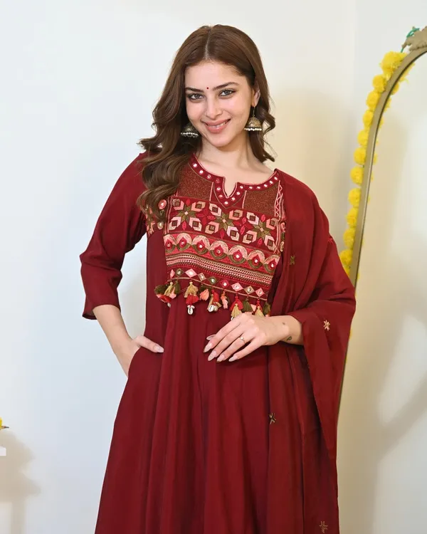 Elegant_Kurta_Pant_With_Dupatta_Suit_Set