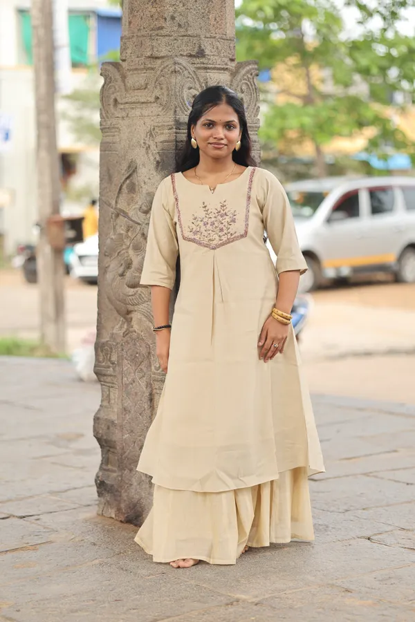Chembarathi_Banaras_Silk_With_Cut_Dhana_Sequin_Beads_Hand_Embroidery