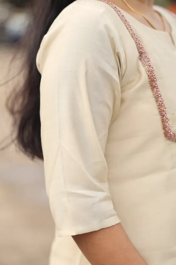 Chembarathi_Banaras_Silk_With_Cut_Dhana_Sequin_Beads_Hand_Embroidery