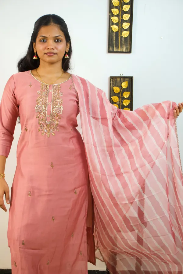 Graceful_Glamour_Mauve_3_Piece_Set_With_Exquisite_Handwork