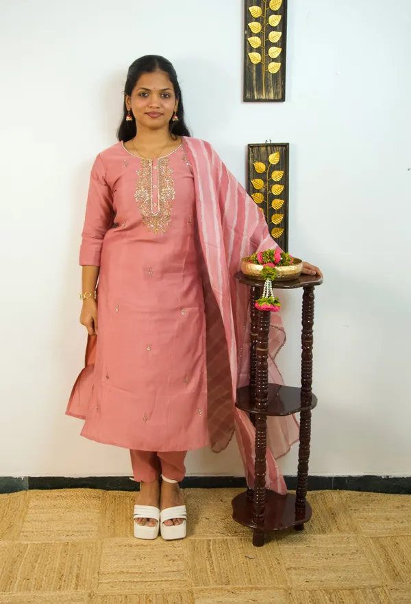 Graceful_Glamour_Mauve_3_Piece_Set_With_Exquisite_Handwork