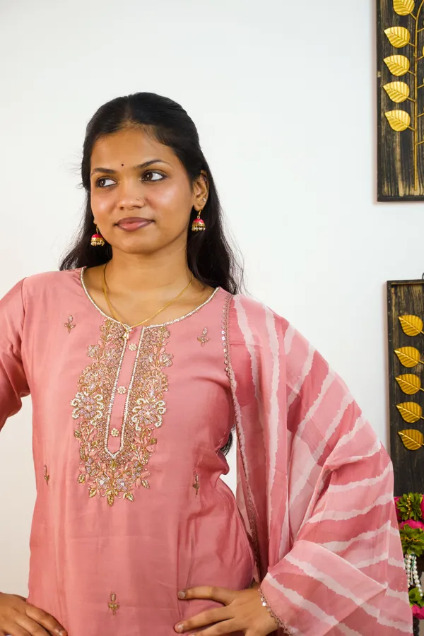 Graceful_Glamour_Mauve_3_Piece_Set_With_Exquisite_Handwork
