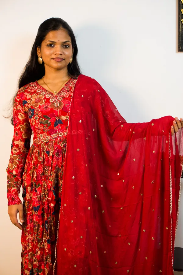 Fabulous_Tomato_Red_Nyra_Cut_3_Piece_Set