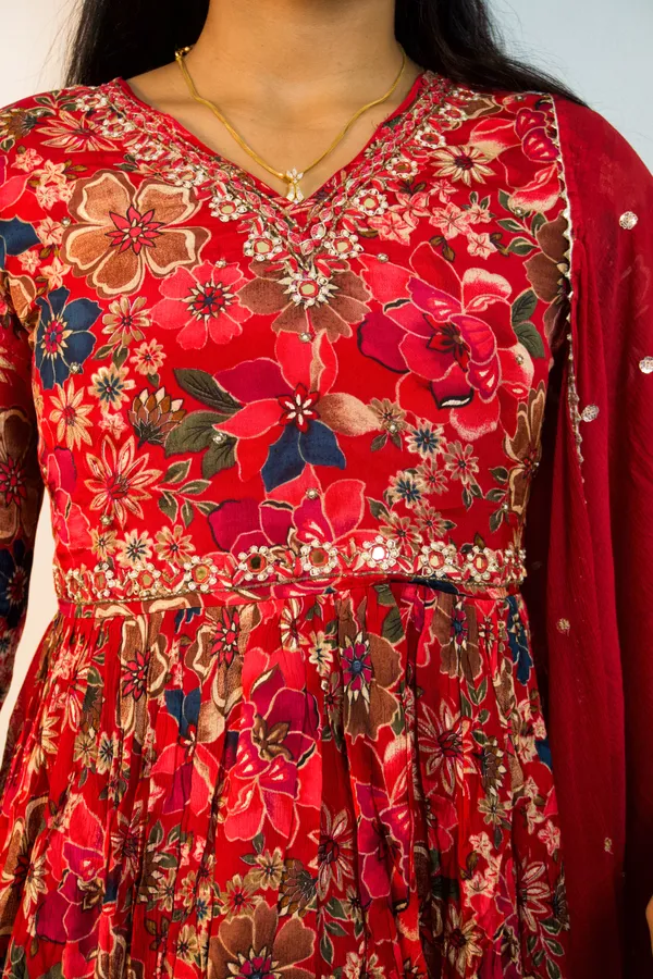 Fabulous_Tomato_Red_Nyra_Cut_3_Piece_Set