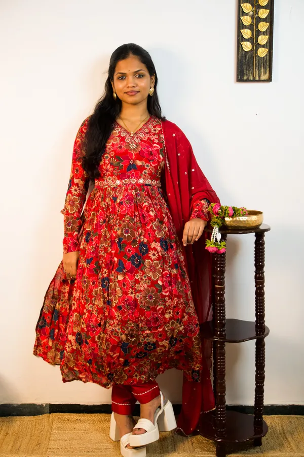 Fabulous_Tomato_Red_Nyra_Cut_3_Piece_Set