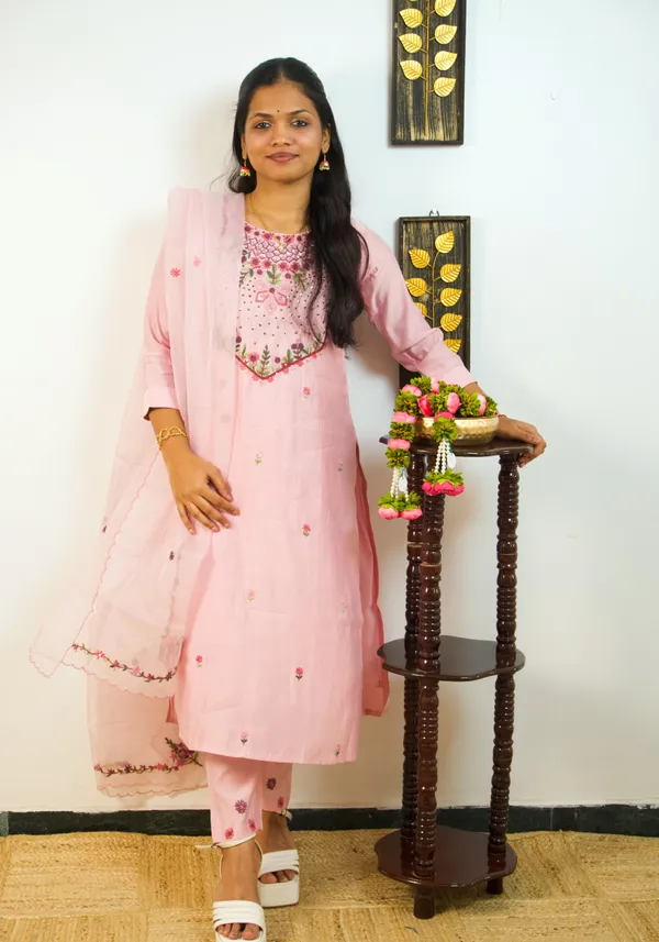Kool_In_Kashmiri_Powder_Pink_Embroidered_Trio