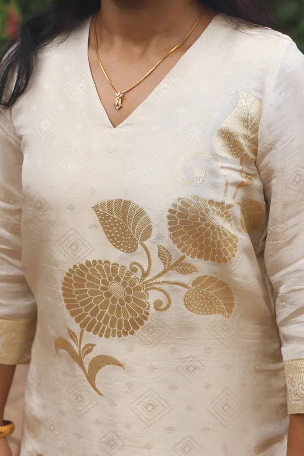 Ambili_Pure_Cosmos_Silk_Kurta_With_Placement_Print