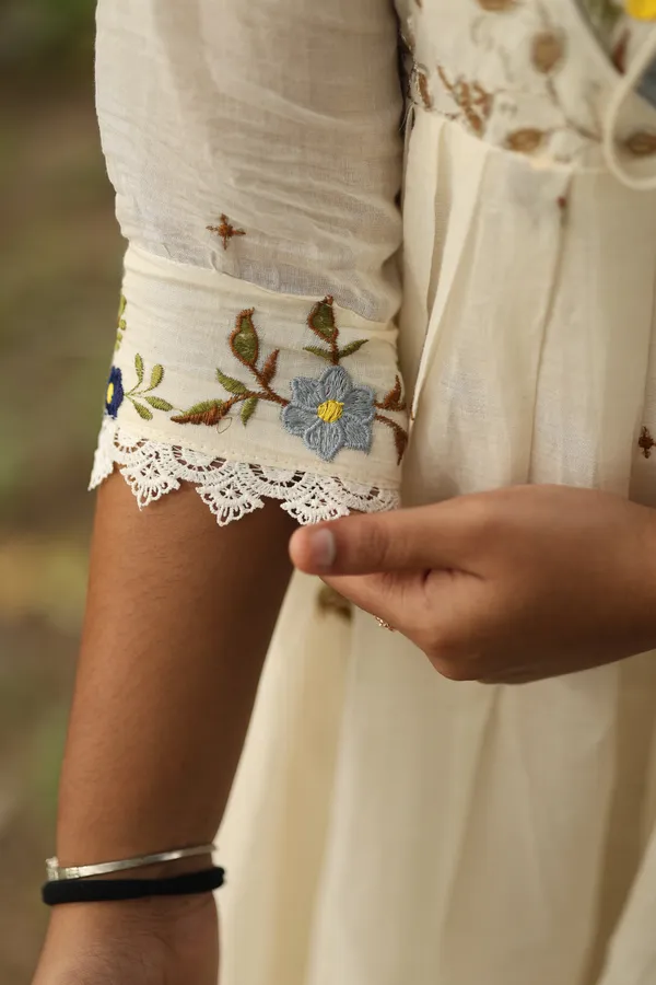 Thechi_Pure_Mul_Cotton_Kurta_With_Heavy_Embroidery