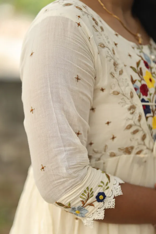 Thechi_Pure_Mul_Cotton_Kurta_With_Heavy_Embroidery