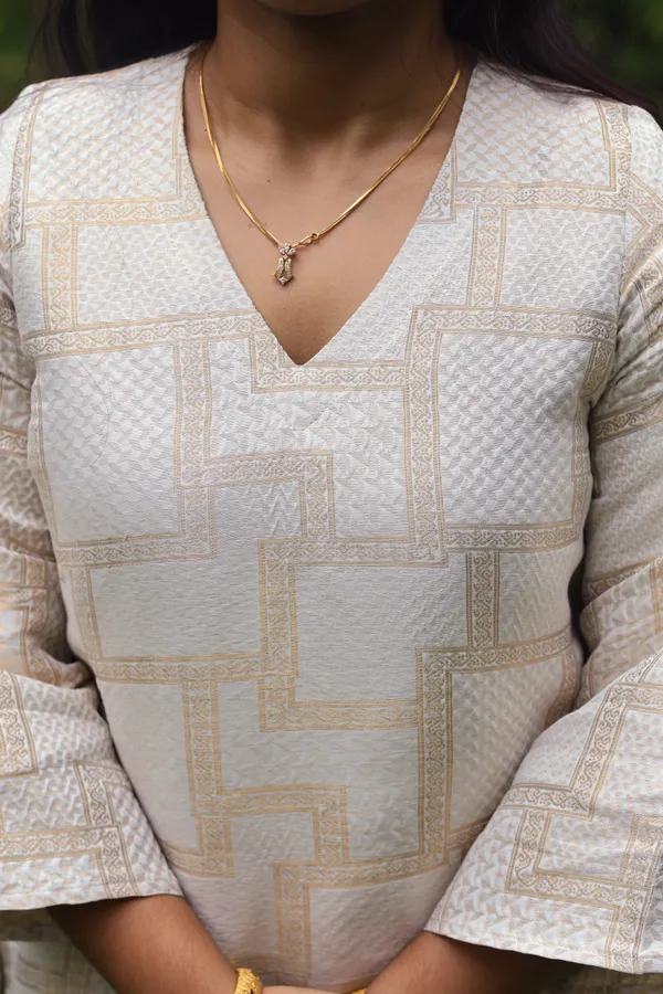 Pavizhamalli_Pure_Dola_Silk_With_Rich_Jacquard_Weaving